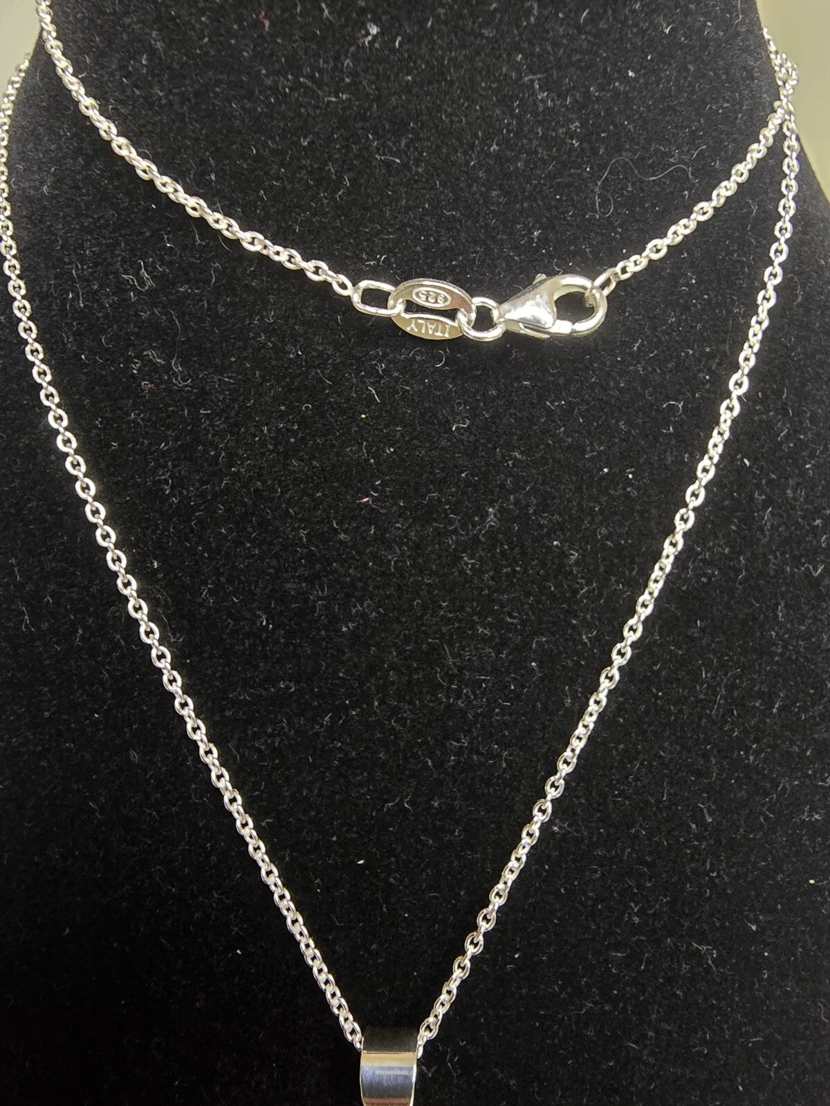 Pretty Turquoise & Sterling Silver Oval Outline Necklace - 18 Inches