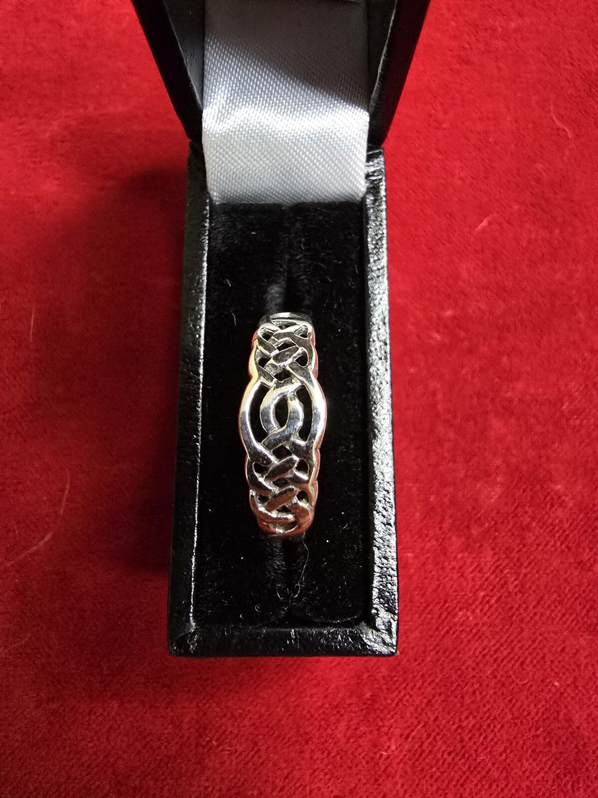 Beautiful Sterling Silver Celtic Knot Ring - Size L