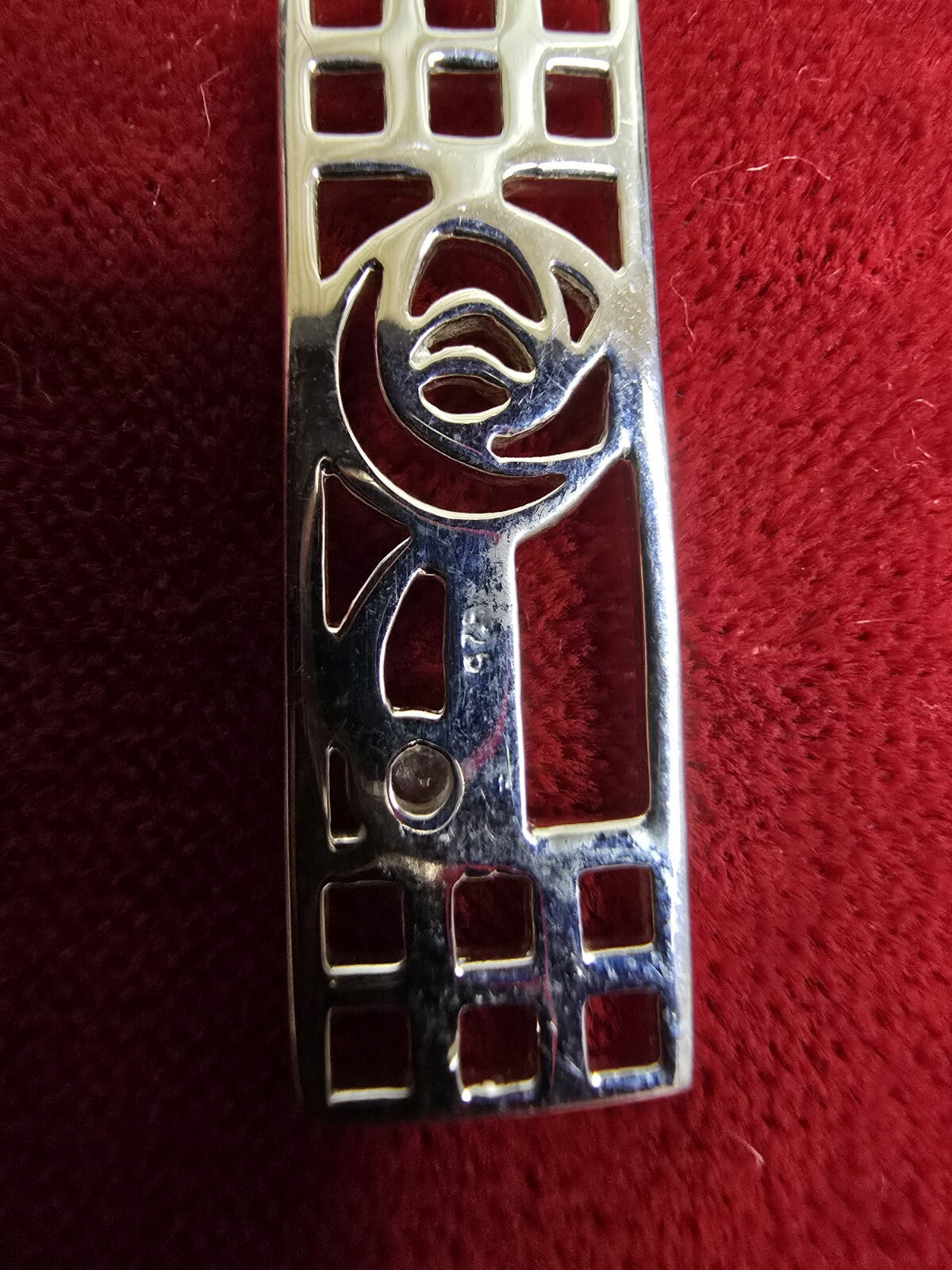 Beautiful Sterling Silver Glasgow Rose Necklace - 18 Inches