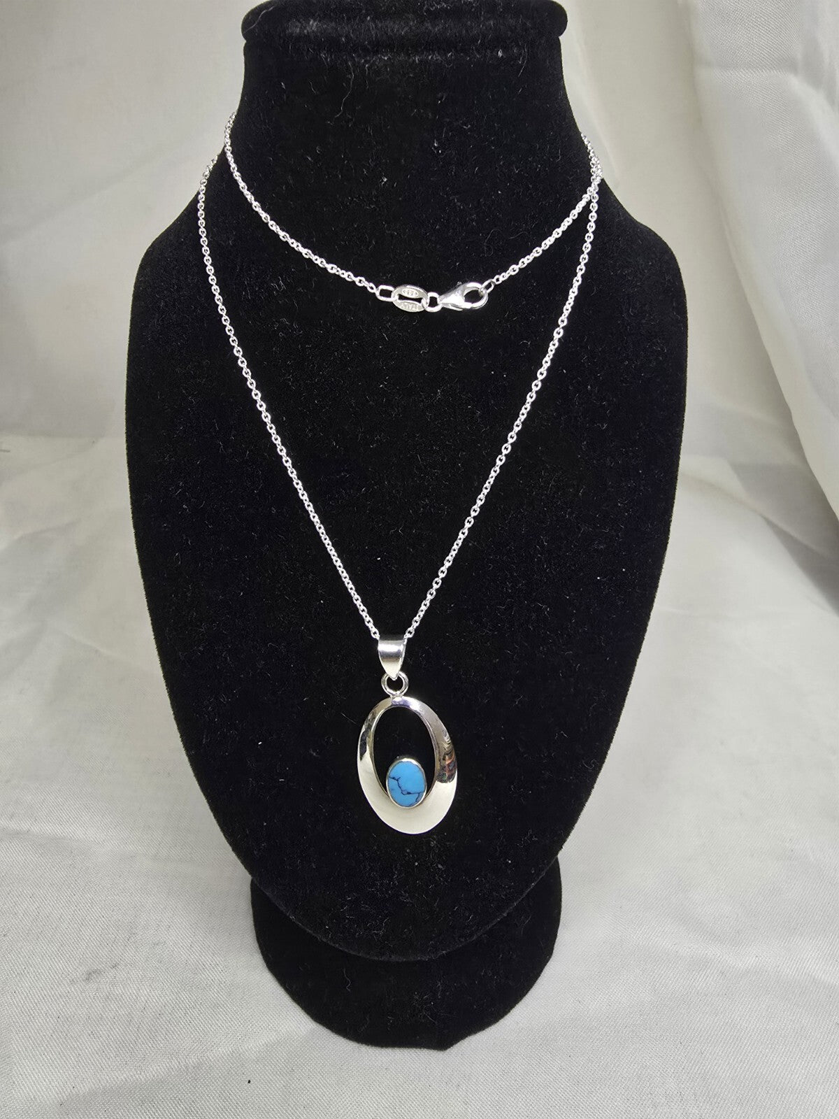 Pretty Turquoise & Sterling Silver Oval Outline Necklace - 18 Inches