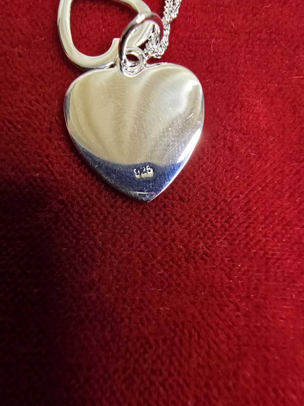 Beautiful Sterling Silver 'Follow Your Heart' Pendant & Chain - 18 Inches