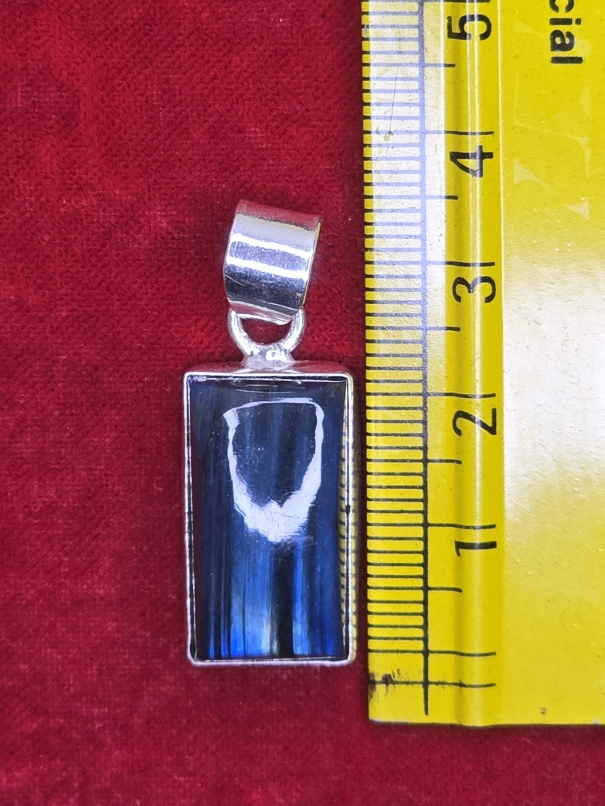 Beautiful Labradorite & Sterling Silver Pendant - P1