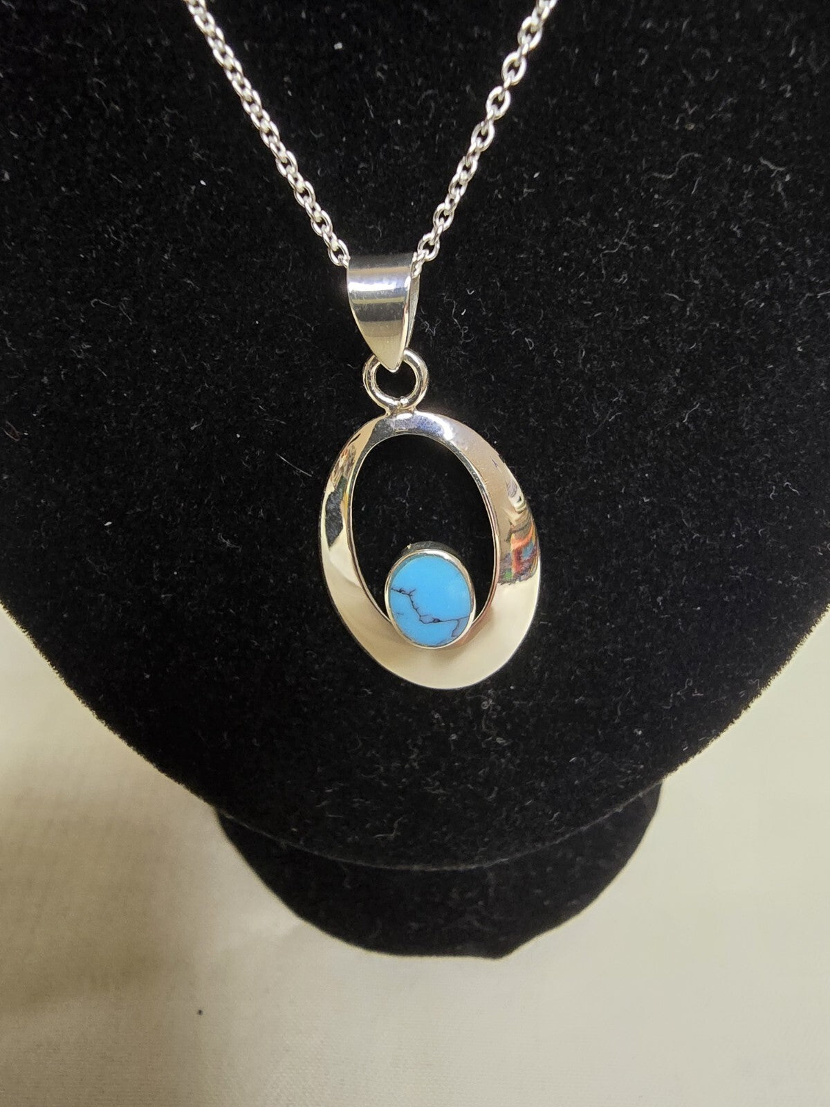 Pretty Turquoise & Sterling Silver Oval Outline Necklace - 18 Inches