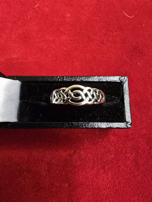 Beautiful Sterling Silver Celtic Knot Ring - Size L
