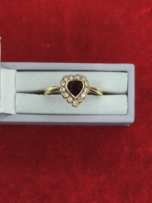 Beautiful 9ct Gold & Garnet Heart Dress Ring - Size P½