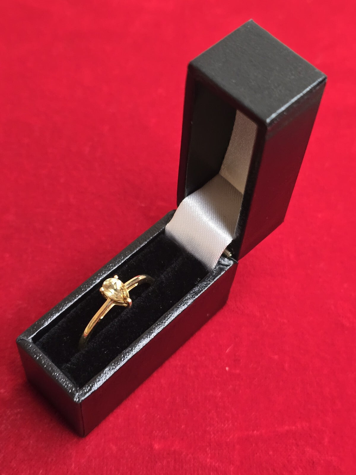 Elegant 10ct Gold & Champagne Spinel Solitaire Dress Ring - Size R