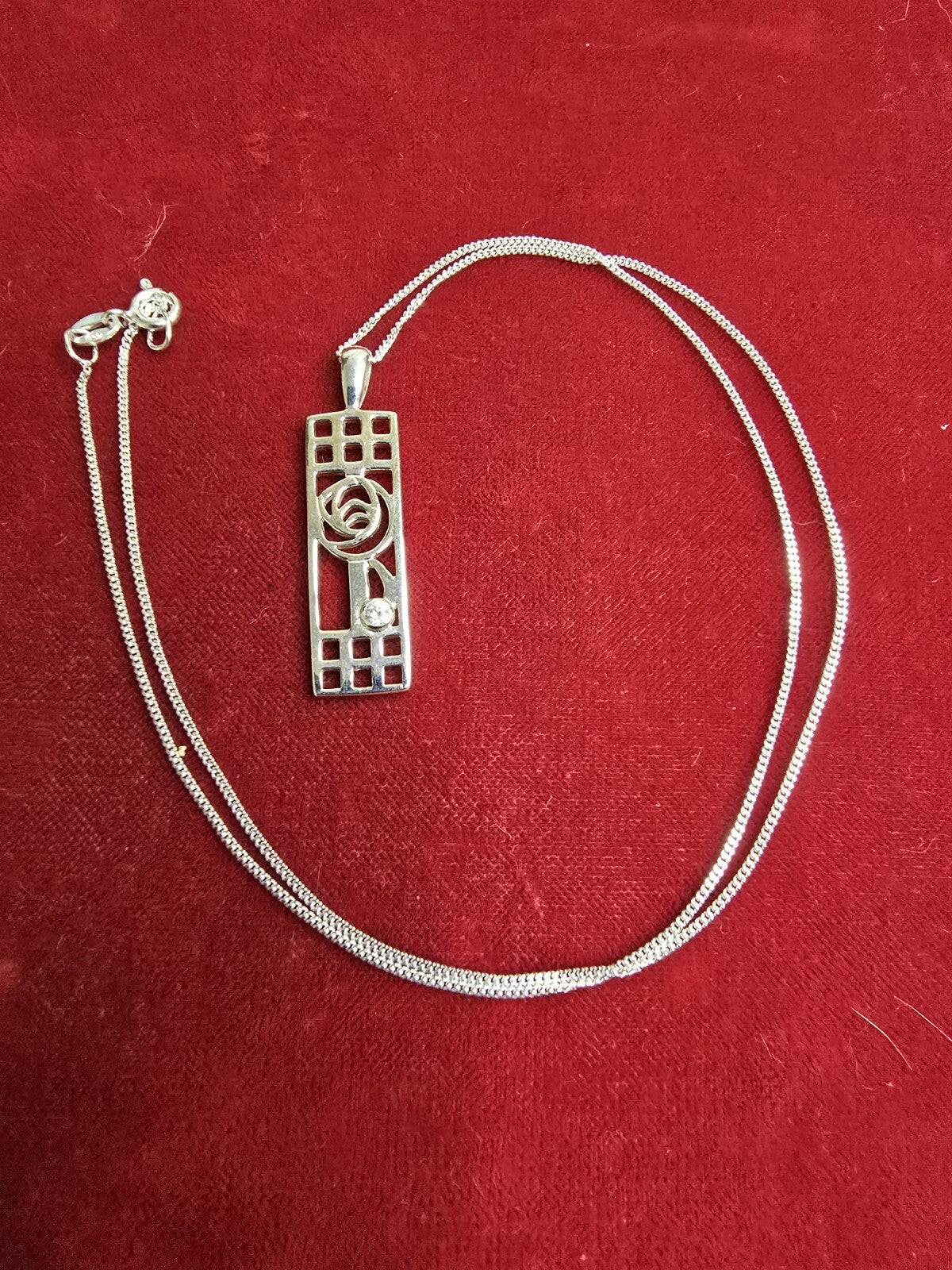 Beautiful Sterling Silver Glasgow Rose Necklace - 18 Inches