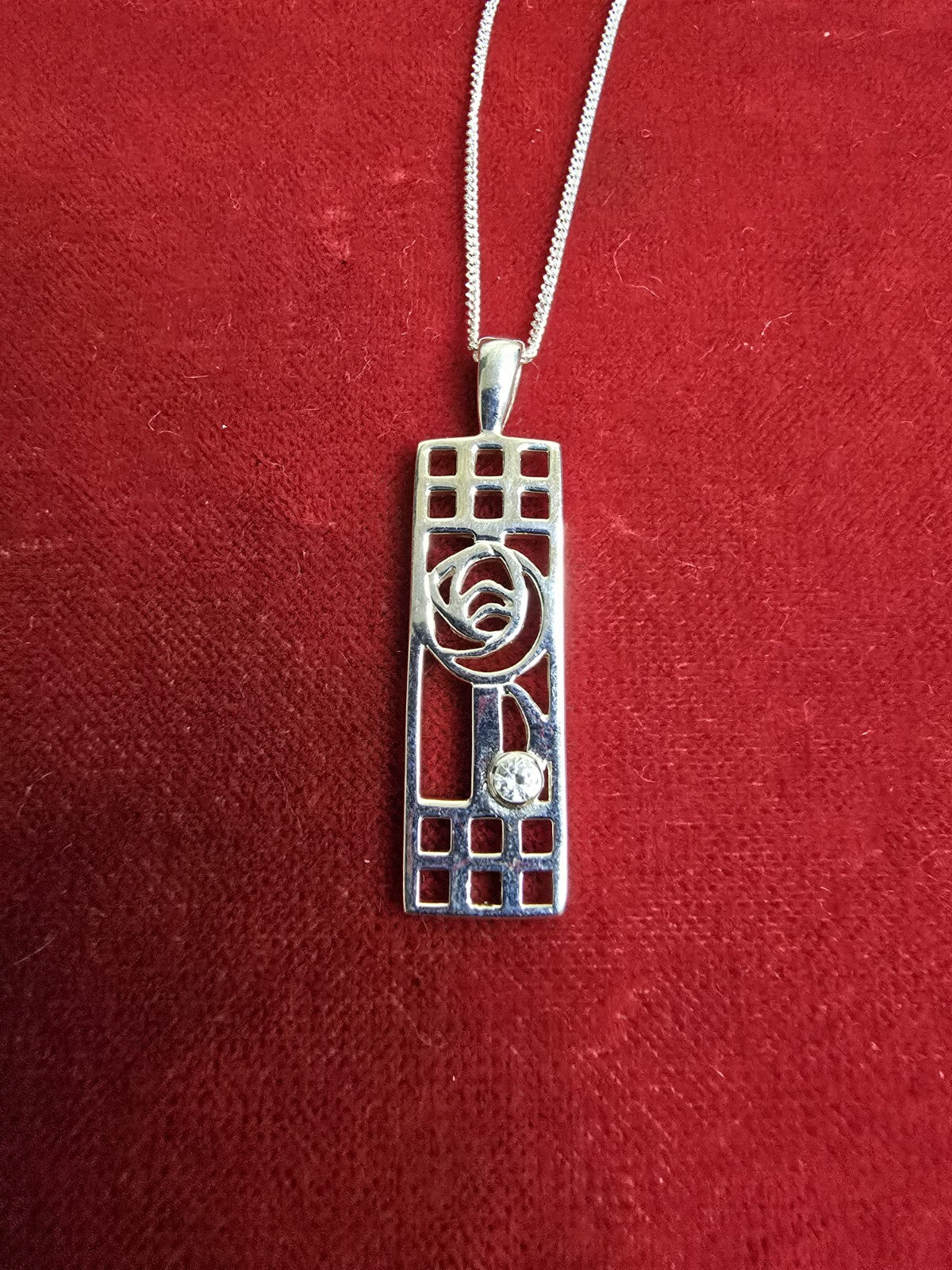 Beautiful Sterling Silver Glasgow Rose Necklace - 18 Inches